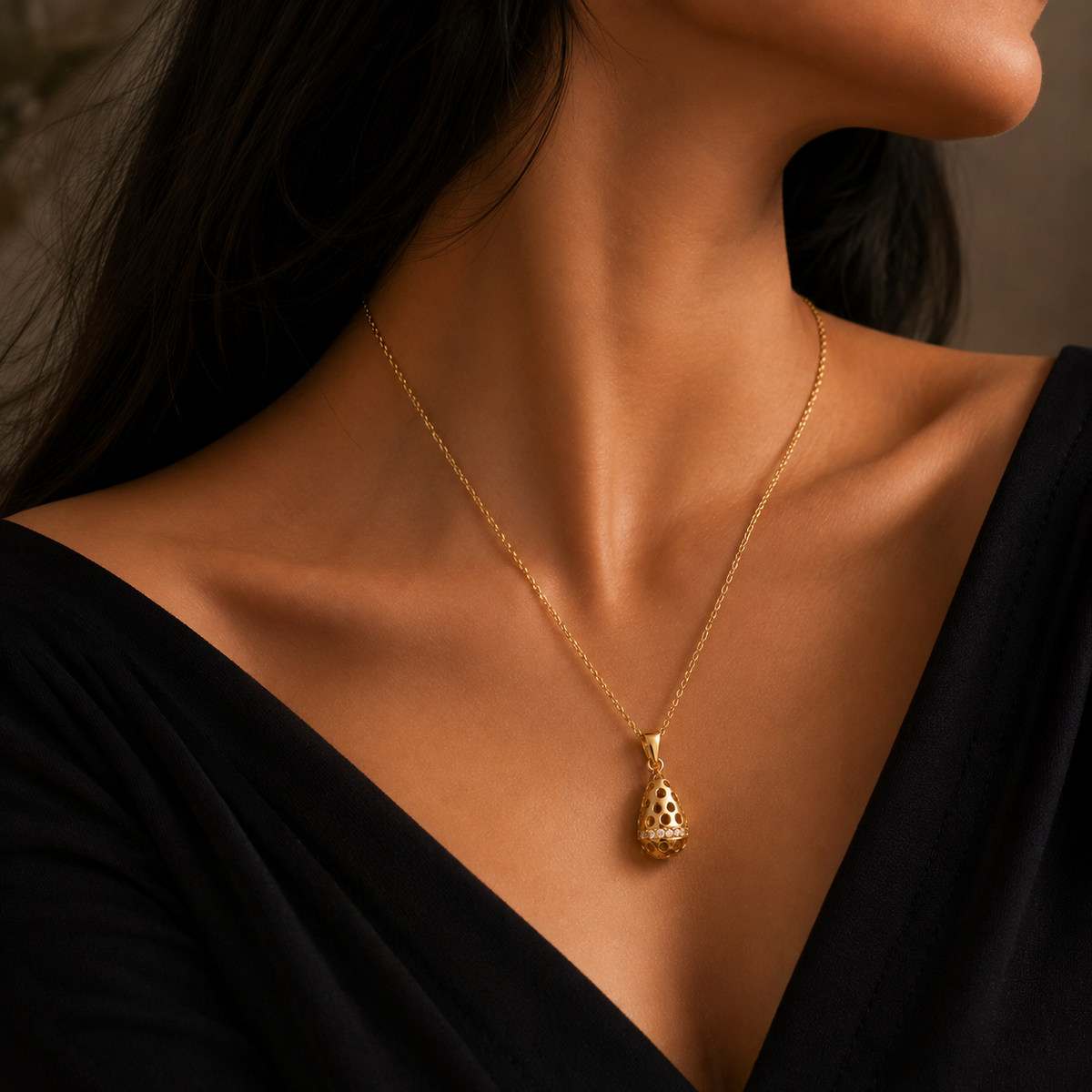 Elegant Gold Teardrop Chain Pendant Set with Earrings